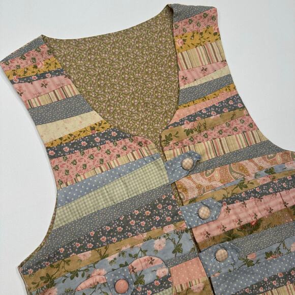 Vintage 1980’s Handmade Patchwork Floral Quilted Vest. - Picture 2 of 5